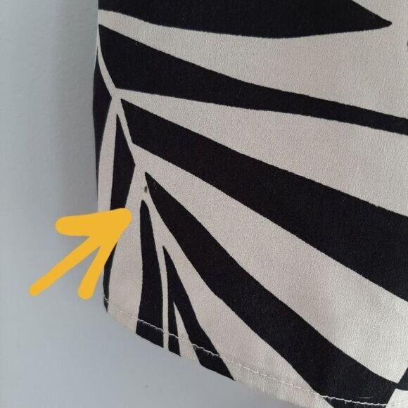 BILLABONG Spaghetti Strap Silky Tank Top B&W Sz M Flawed - Picture 7 of 16